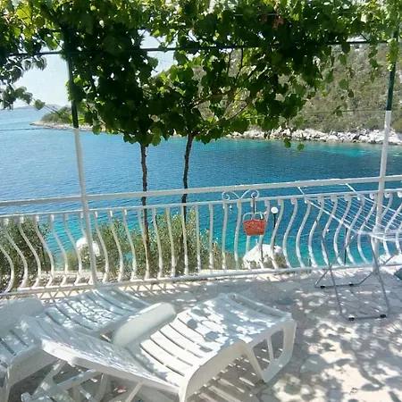 Beachfront Ljubljeva Apartman *