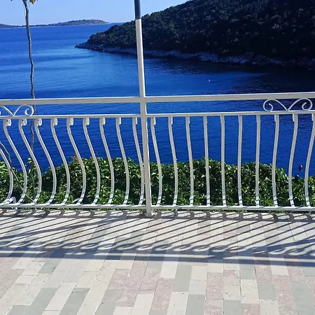 Beachfront Ljubljeva Apartman *
