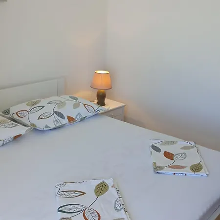Beachfront Ljubljeva Apartman